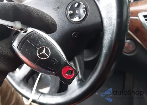 2007 Mercedes-Benz S 550 z USA, uszkodzony, nr VIN WDDNG71X27A015261